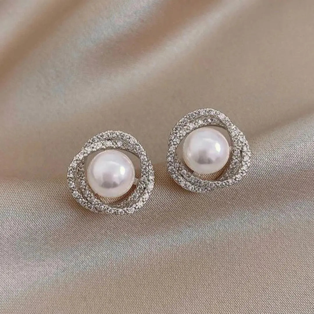 Błyszczące spiralne kolczyki z eleganckimi perłami | Złoto